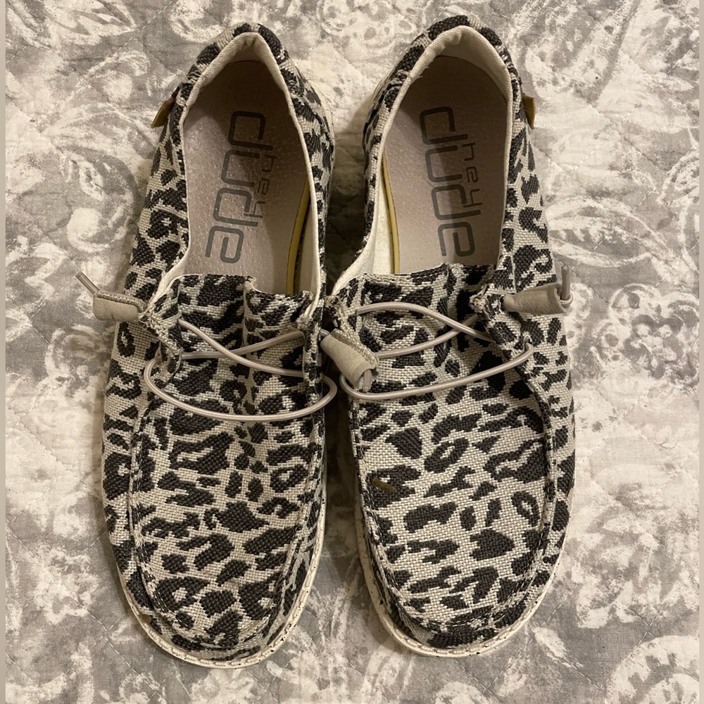 Women’s Hey Dudes Size 8
